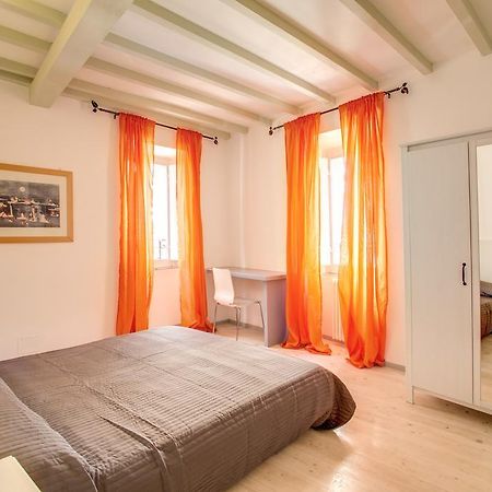 Three Bedroom Apartment Campo Dei Fiori Рим Стая снимка