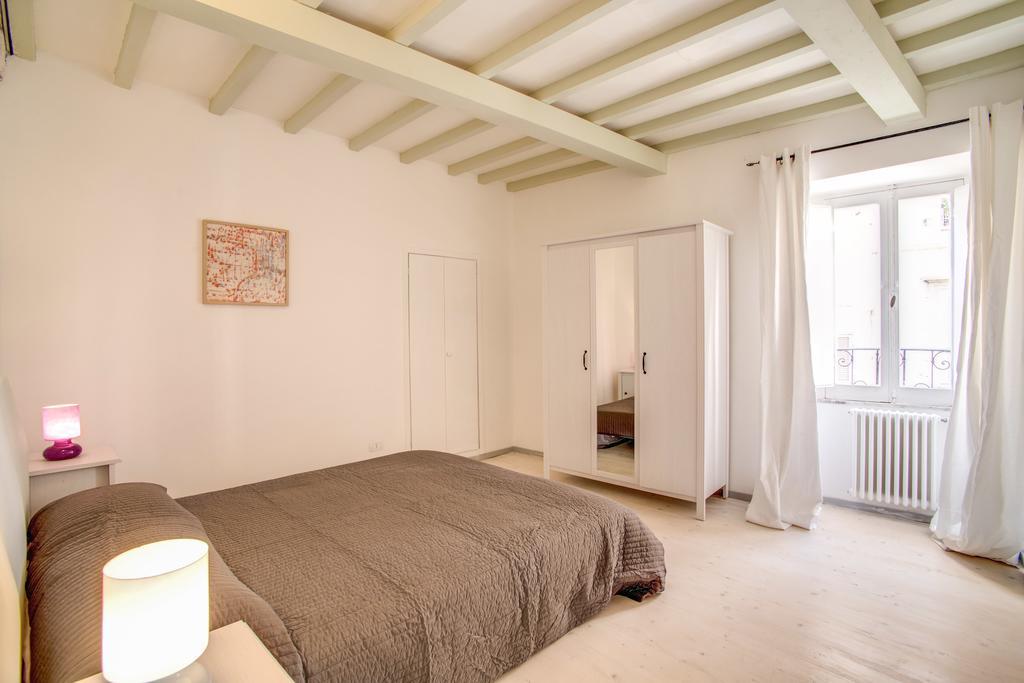 Three Bedroom Apartment Campo Dei Fiori Рим Стая снимка